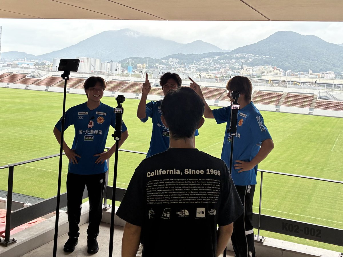 Giravanz_eco's tweet photo. ／
ゴミ分別の啓発動画を撮影しました‼️
＼
選手も一緒に、ゴミの分別に取り組んでいます♻️⚽️

笑いの溢れる楽しい撮影となりました✨

選手と一緒に、サステナブルな活動に取り組んでいきましょう！

🎥動画は近日公開！お楽しみに👀

#クリーンシート北九州 https://t.co/VePzeY5eEM