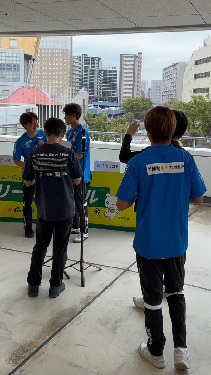 Giravanz_eco's tweet photo. ／
ゴミ分別の啓発動画を撮影しました‼️
＼
選手も一緒に、ゴミの分別に取り組んでいます♻️⚽️

笑いの溢れる楽しい撮影となりました✨

選手と一緒に、サステナブルな活動に取り組んでいきましょう！

🎥動画は近日公開！お楽しみに👀

#クリーンシート北九州 https://t.co/VePzeY5eEM