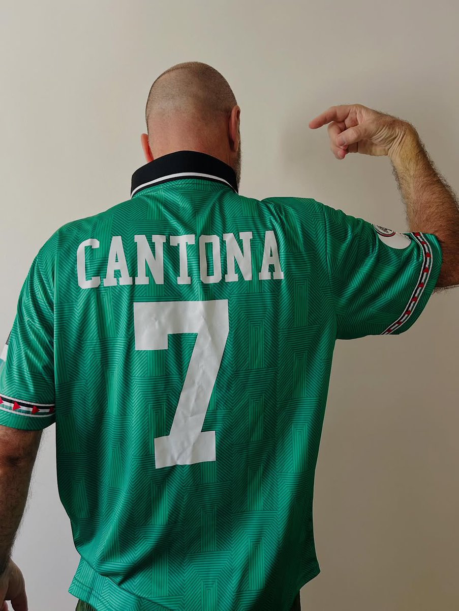 FERNVORTEX's tweet photo. Eric Cantona - Palestine 🔺 https://t.co/q21U5FDTvW