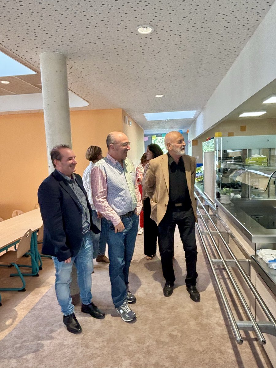 kmesquida's tweet photo. Première étape de la visite territoriale dans le canton de Pézenas à la Mairie de Pinet ce jour. Avec Vincent Gaudy, Vice-président, et Julie Garcin Saudo, Conseillère départementale, nous avons été accueillis par le maire, Nicolas Isern et les élus du Conseil municipal. https://t.co/sXNA1lMYyn