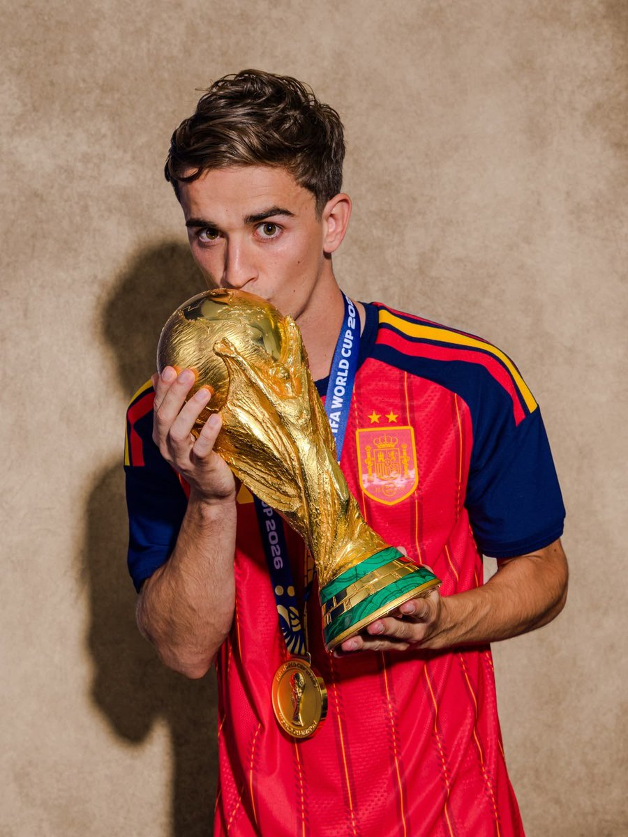 EspanaXtra's tweet photo. 🇪🇸❌ Gavi y Borja Iglesias son los primeros campeones del mundo que no son convocados con España. 

(Marcos Llorente retirado y Joan García lesionado)

😖 https://t.co/XtDBeTcFiy