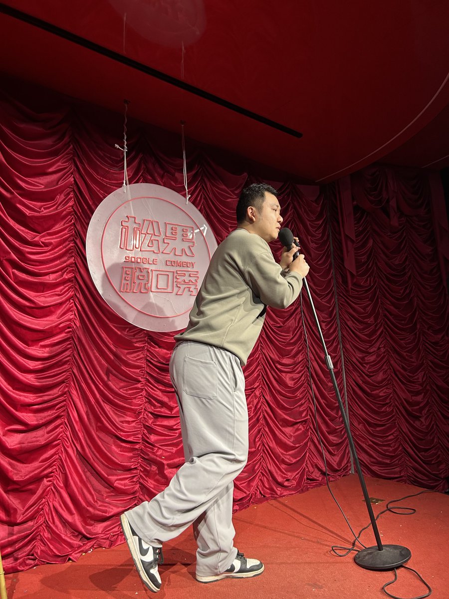 azurb296754's tweet photo. Just bombed my opening set at the downtown comedy club. The only laugh I got was from a guy who mistook my mic for a pretzel. Worth it. https://t.co/LPc0hWqfLj