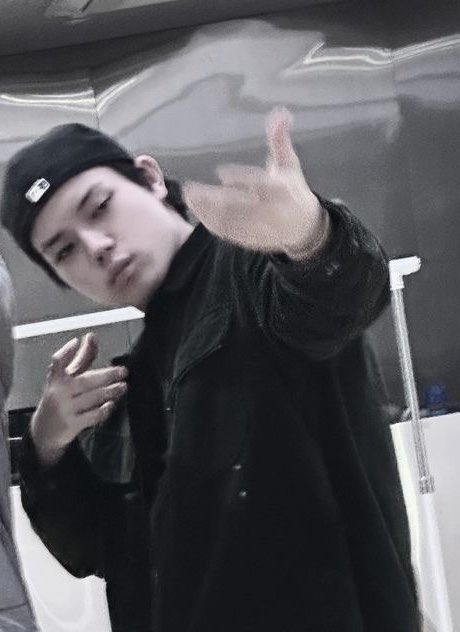 pochaccohyul's tweet photo. Ohyul ganster (training) days:
- Kicked Woojin after an argument, put a carrot in his mouth when he was sleeping, refused to give him his number and act nonchalant towards him at school
-Abandoned Ryul when he promised to be with him at school 
- Bathroom incident w Louis https://t.co/8CGIOF9Poq