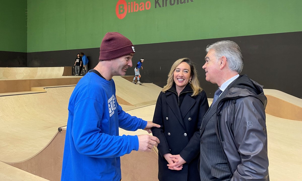 bilbaokirolak's tweet photo. 🛹Txurdinagako Udal Kiroldegiko skateparkak skateboard ikastaro berriekin emango dio hasiera 2026-2027 ikasturteari Gure Txoko Skate Eskolaren eskutik
🎟️Bilbao Kirolakeko abonatuek 5 euroko deskontua izango dute hileko harpidetzan.
🔗https://t.co/odpbcsSg3L
#Bilbao #Kirolak https://t.co/8qXWwRNJyl