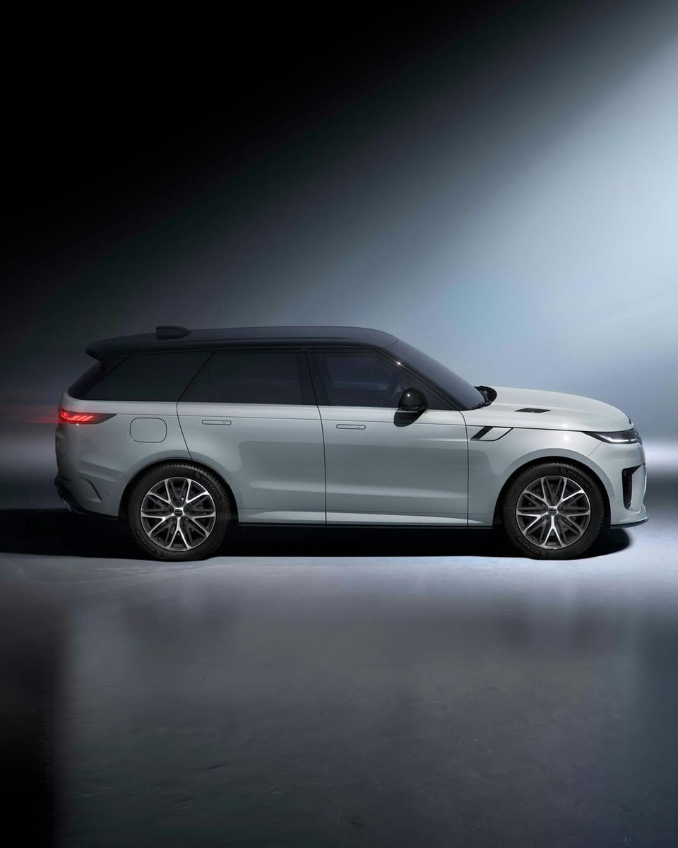 HangViers's tweet photo. Effortlessly bold. The Range Rover Sport SV in Arroios Grey defines understated power. https://t.co/CUfevgO2Qx