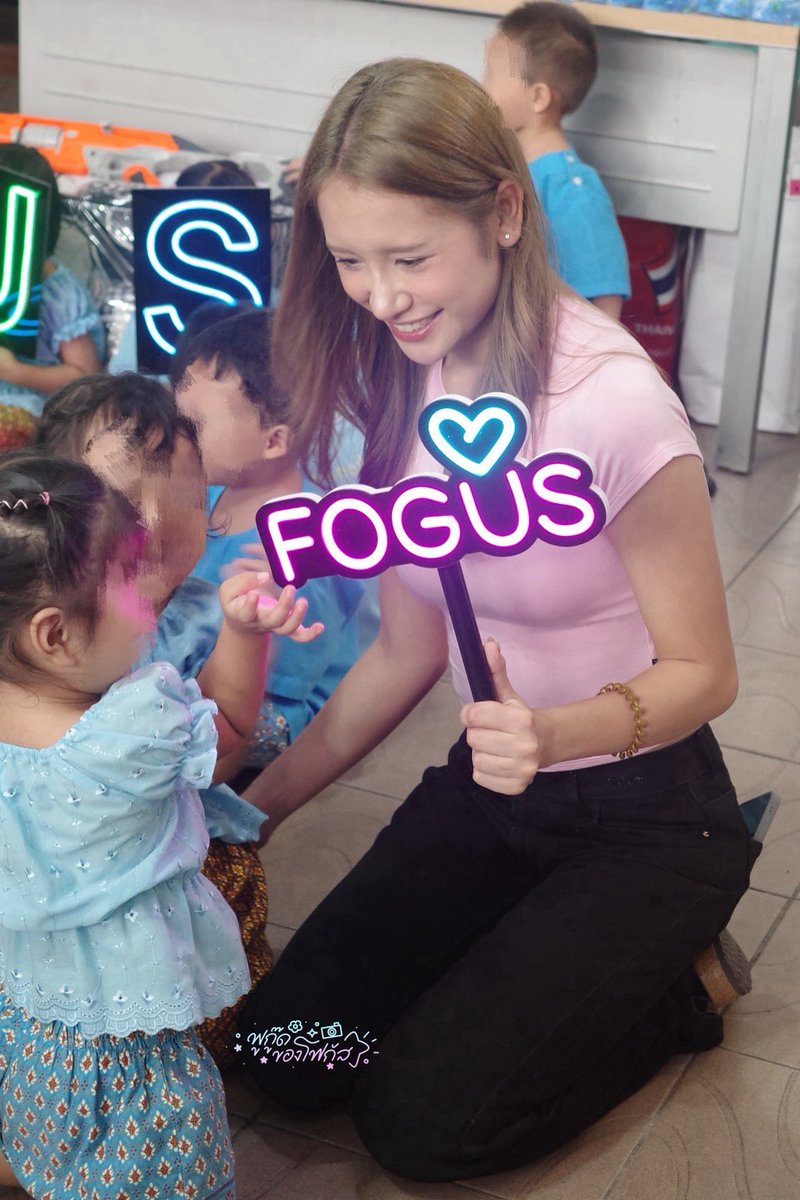 FOGUSLENS_TH's tweet photo. 180926 | ภาพบรรยากาศการทำบุญเนื่องในวันเกิดของโฟกัส ที่มูลนิธิบ้านนกขมิ้น🎂🤍✨

cr. ฟูกู๊ดของโฟกัส

꒰ #FogusRinlita #โฟกัสรินทร์ลิตา #FogusAF2026 ꒱ https://t.co/ElSnWTKSG7