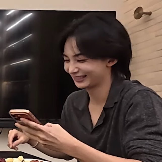 starlightshuaa's tweet photo. grabe talaga yung kilig pag kausap si crush 🥰 https://t.co/XXEGUOK1a4