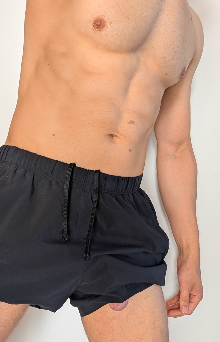 meatyboy93's tweet photo. Worried to get kicked out of the gym, how do I hide this thing? https://t.co/NnEr3C5aP7