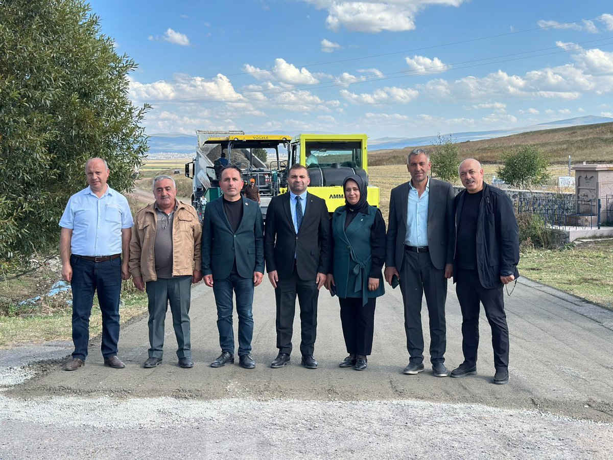 ARDAHANAKPARTi's tweet photo. Milletvekilimiz Sayın Kaan Koç’un öncülüğünde, Valiliğimiz ve İl Özel İdaremiz tarafından merkeze bağlı Kazlıköy veSarıyamaç köyleri bağlantı yolunda başlatılan yol yapım çalışmalarını; İl Başkanımız Hasan Şenel, İl Genel Meclis Üyelerimiz ve il teşkilatımızla birlikte  inceledi https://t.co/iGdVmOsOhZ