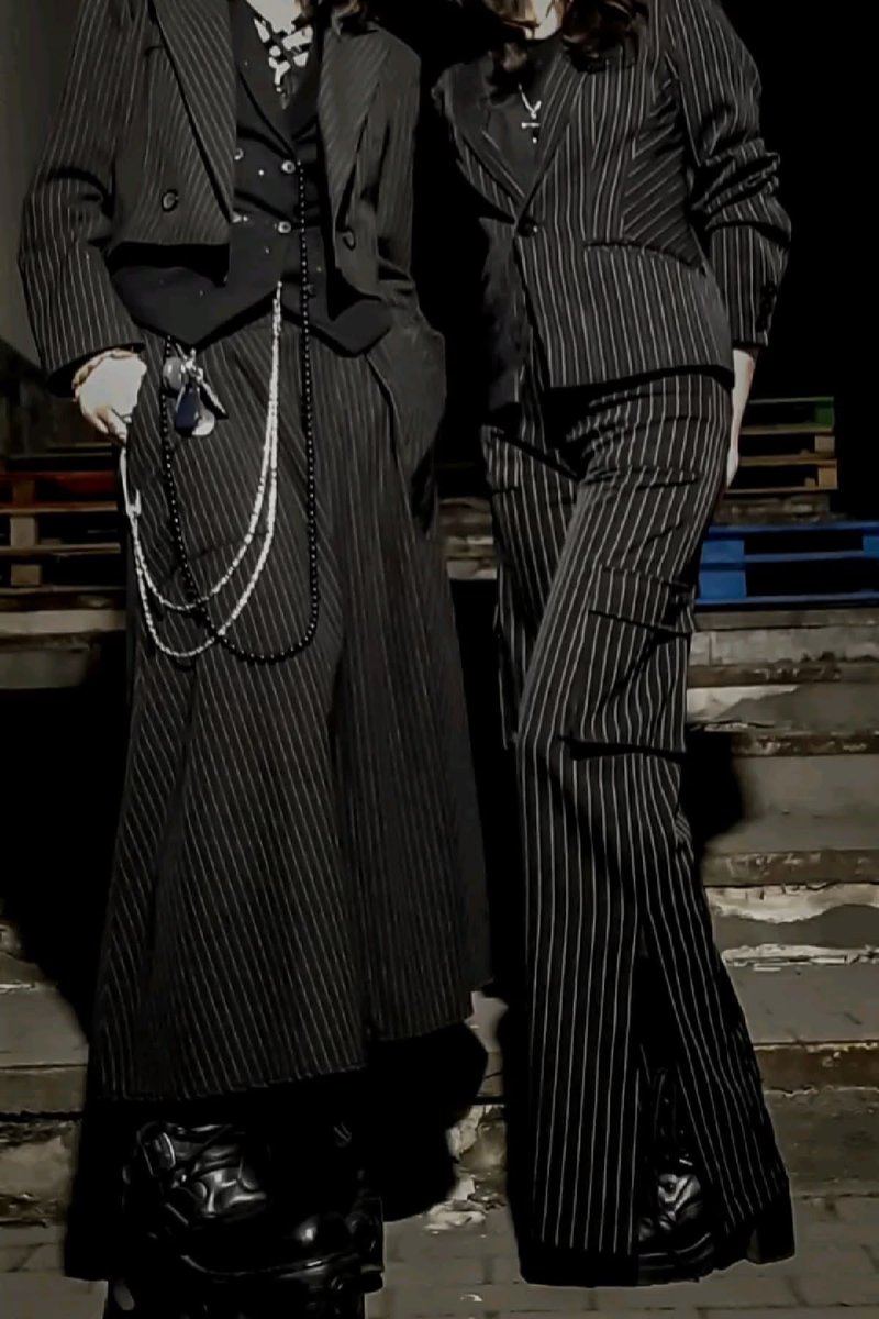 crimsonheirloom's tweet photo. old-school tailoring with a little attitude https://t.co/oGyB6EceT4