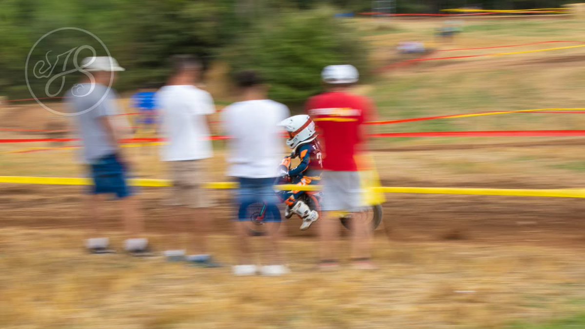KarinaFrietsch's tweet photo. Photos of the kids at the Castellar de la Ribera motocross event with @motorclubsolsones https://t.co/ZPUSx3r6fG