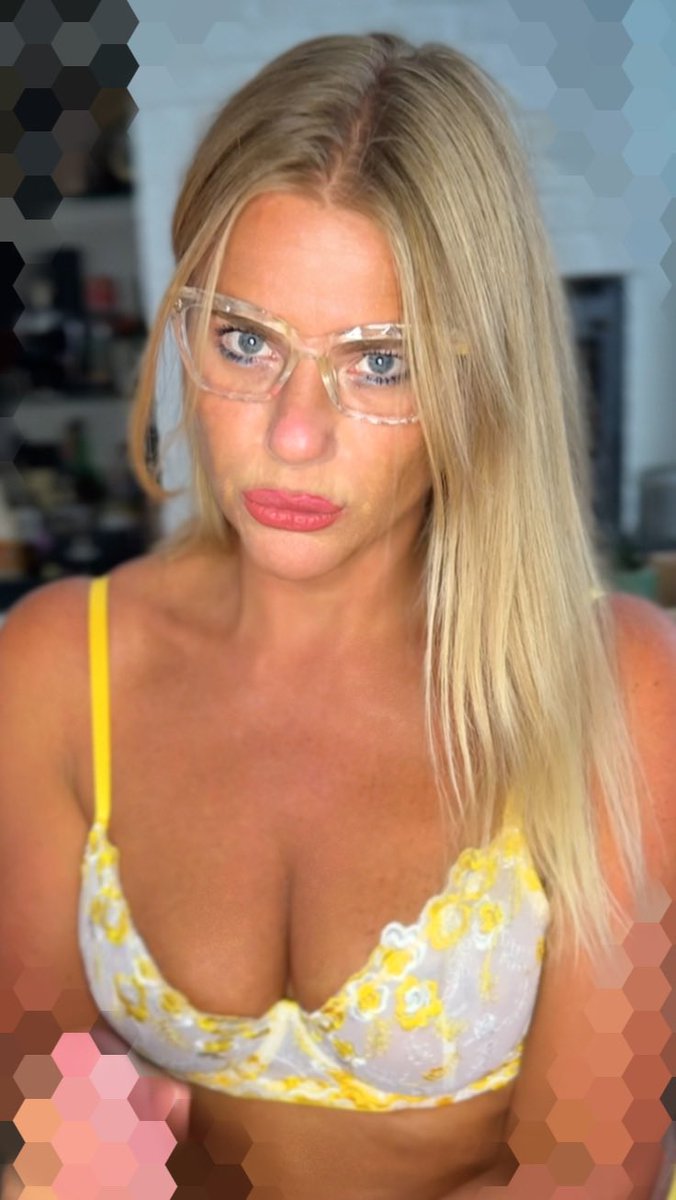 DutchCouple23's tweet photo. https://t.co/vgVDBDPnba De Nieuwe Video!!😈😍 18min!  #milf #dutch #nederlands #slet #slut #neukslet #couplesex #anal #budplug #kontjeneuken #squirt #squirting #fis.ting #fis.t #dildo #cumslut #facial #cumswallow #outdoor #public https://t.co/yDiL8LeEjw