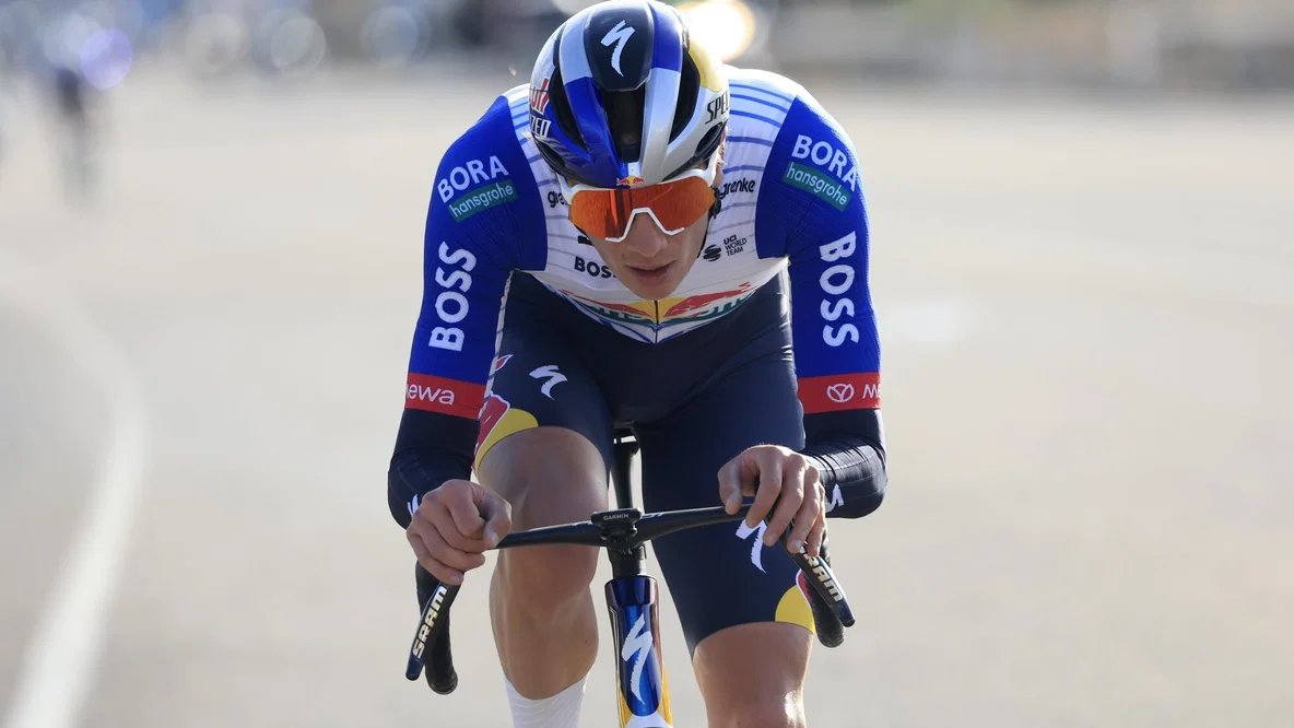 Domestique___'s tweet photo. 🇮🇹 Giulio Pellizzari reveals Vuelta U-turn as he expects 🇨🇦 Montreal Worlds to explode early: 'Everyone thinks they are Pogacar'

📰 https://t.co/KsF5z8jG1I

📸 Cor Vos https://t.co/Nd6qx6WOGM