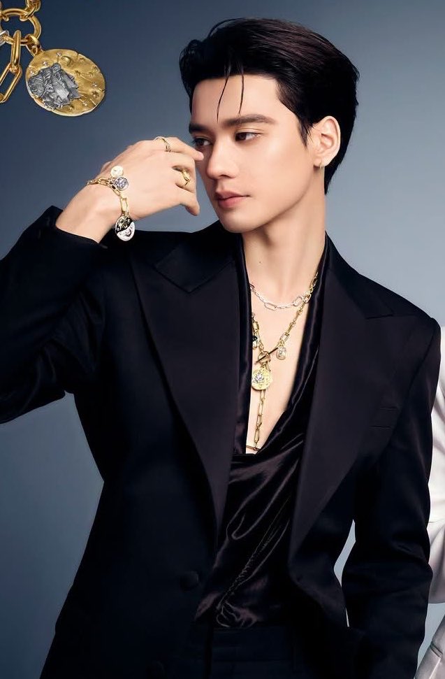pukjin's tweet photo. อห ชอบหะริดใส่เสื้อคอย้วยๆแบบนี้มากกกก แล้วใส่สร้อยยาวๆไรแบบนี้คือที่!!!! คาริสม่าระเบิด วิชวลตัวพ่อ ฮืออออ ดีวะ เอาอีก 😭🖤 https://t.co/R0yhpl5QPE