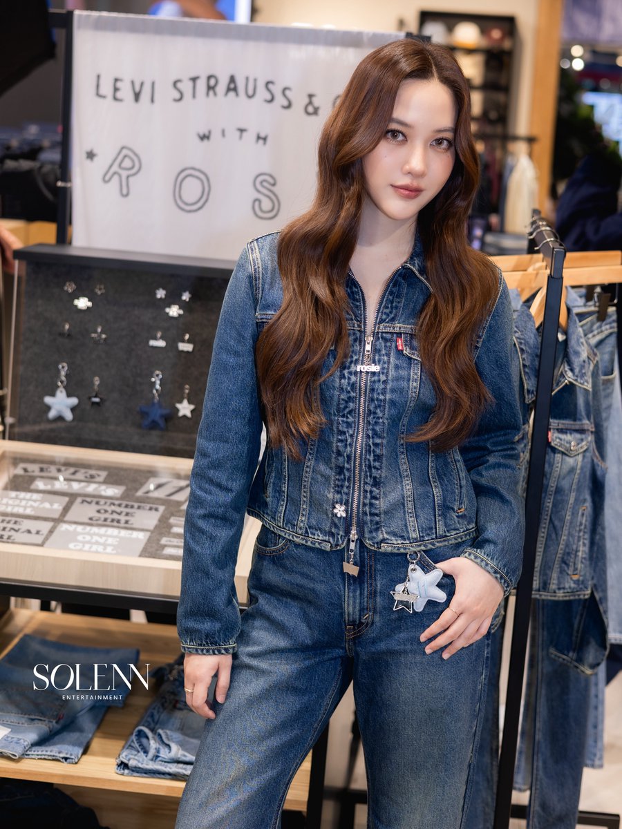 realjian_'s tweet photo. SOLENN captured perfection. Denim on denim, star charm shining, her smile brighter than ever💗✨

Levi’s x ROSÉ
#LevisxRosé #LevisTH 
#Levis #srchafreen https://t.co/q48OHxGzmB