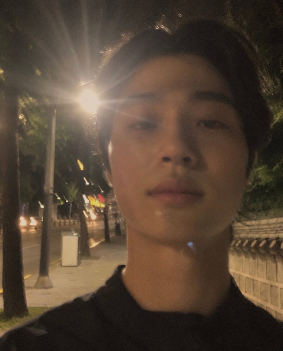 deviIspIay's tweet photo. went to bed way too early and woke up at an ungodly hour. decided to go for a light jog in hopes that it’ll tire me out. update, still wide awake. what’s the best sleep remedy? https://t.co/gScgYHjm6l