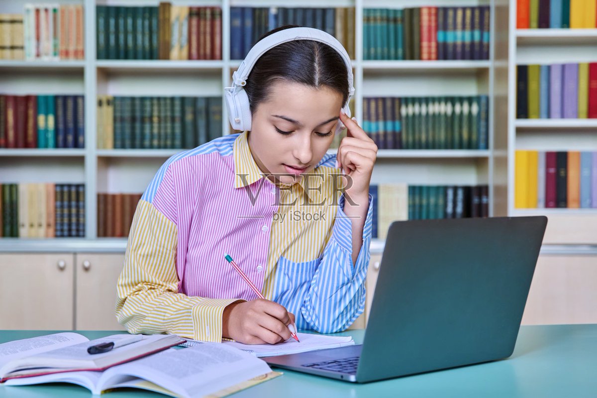 silkb082449's tweet photo. Boost your English learning with 10 mins of daily listening! Pick a podcast or news snippet—consistency beats cramming. What’s your go-to audio， https://t.co/AB8QTiNS0f