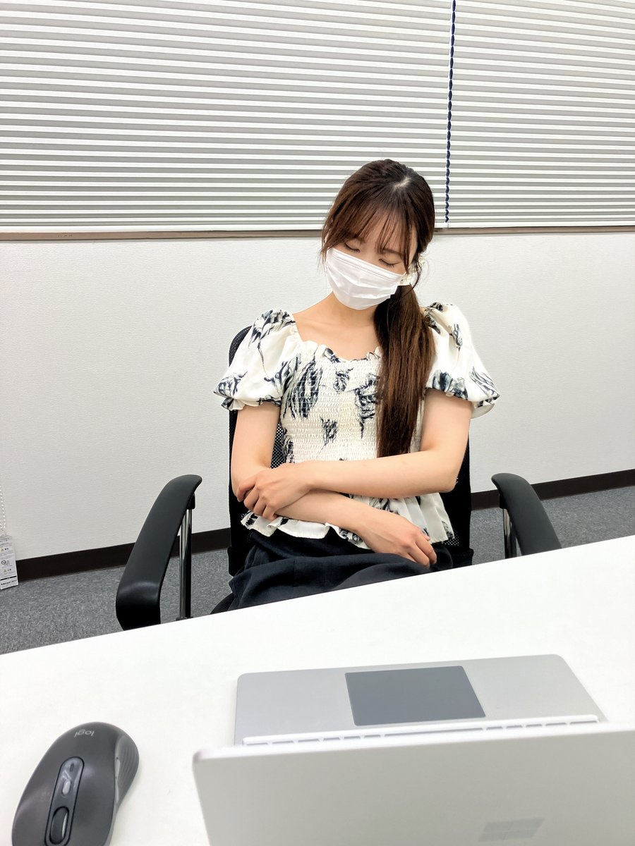 dontknowaboutus's tweet photo. 今日の先輩、ちょっと反則じゃない？
 これ同じ職場にいたら仕事どころじゃないと思う。 https://t.co/uD9OUASqSU