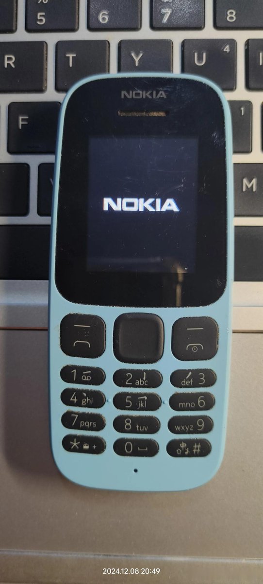 ariav268419's tweet photo. Just swapped my heavy flip phone for a slim smartphone—blown away by how easy it is to text my niece and order groceries now! https://t.co/lWOCrzGoGF
