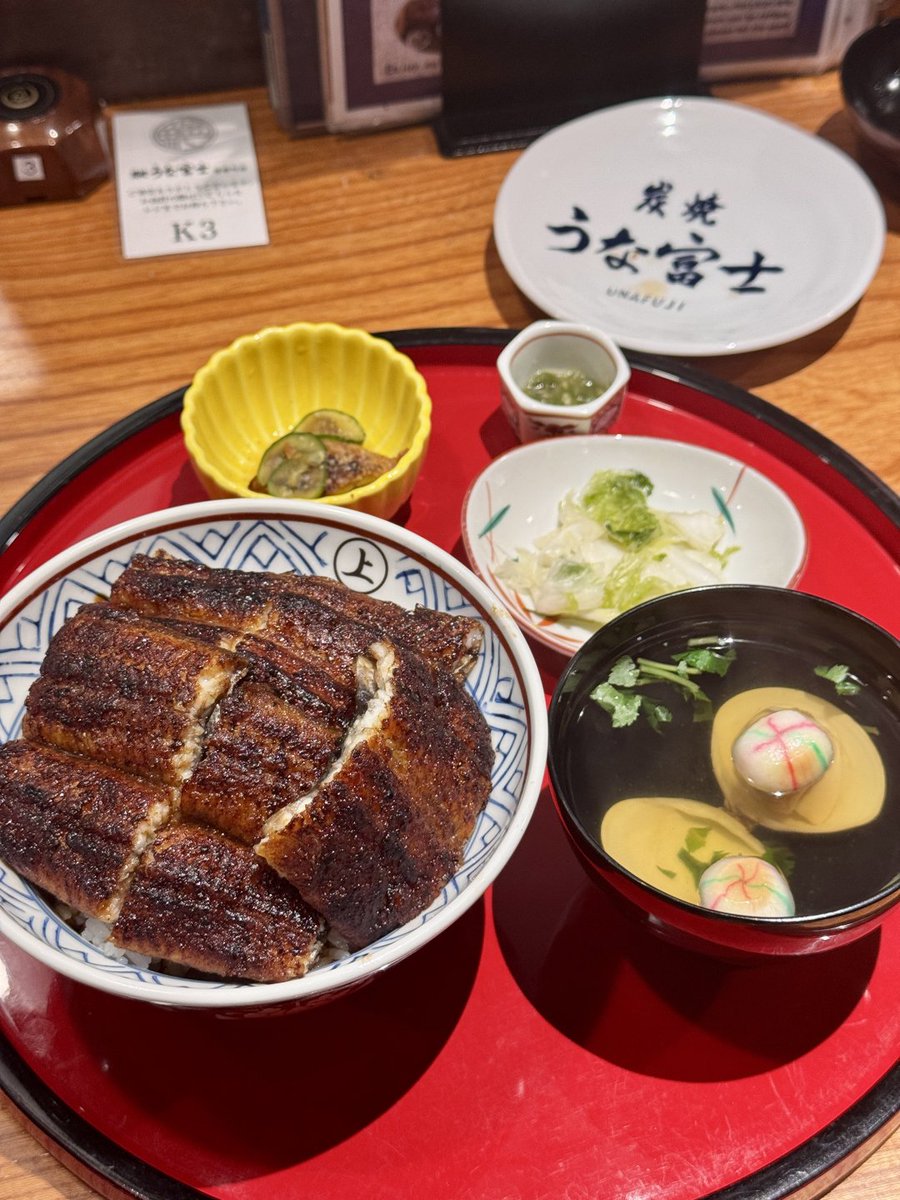 Jaircsxstillo's tweet photo. 今日の夕食
うなぎ丼、久しぶりに食べたけど、すごく美味しかったよ😋 https://t.co/mg2a5tMW12