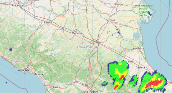 AllertaMeteoRER's tweet photo. ⚡️#InfoMeteoER #Temporale intenso, con grandine di grosse dimensioni e fulminazioni intense, sull'appennino della provincia di #Rimini, in lento spostamento direzione nord-est verso la costa. ➡️https://t.co/U43jUOxabj https://t.co/1XlXtz59vS