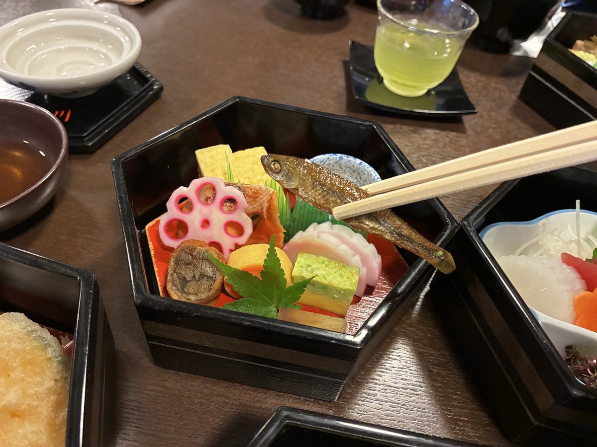 mk_ryokou's tweet photo. ツアーの昼食はこだわりたい

🍱綾部（あやべ）の“岩王寺”の特別拝観プランは、今年も「ゆう月」さんの席を確保！
８名様限定です

🍱亀岡の“法常寺”の特別公開中の超特別プランは、創業140余年の老舗「玉川楼」さん
初めてお世話になるので先日お邪魔してきました！個人的にリピート確定😘
（📸あり） https://t.co/GxmwIElQv5