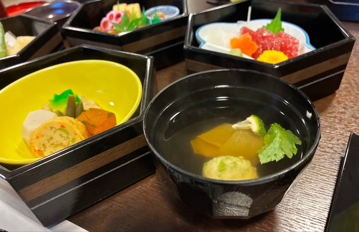 mk_ryokou's tweet photo. ツアーの昼食はこだわりたい

🍱綾部（あやべ）の“岩王寺”の特別拝観プランは、今年も「ゆう月」さんの席を確保！
８名様限定です

🍱亀岡の“法常寺”の特別公開中の超特別プランは、創業140余年の老舗「玉川楼」さん
初めてお世話になるので先日お邪魔してきました！個人的にリピート確定😘
（📸あり） https://t.co/GxmwIElQv5