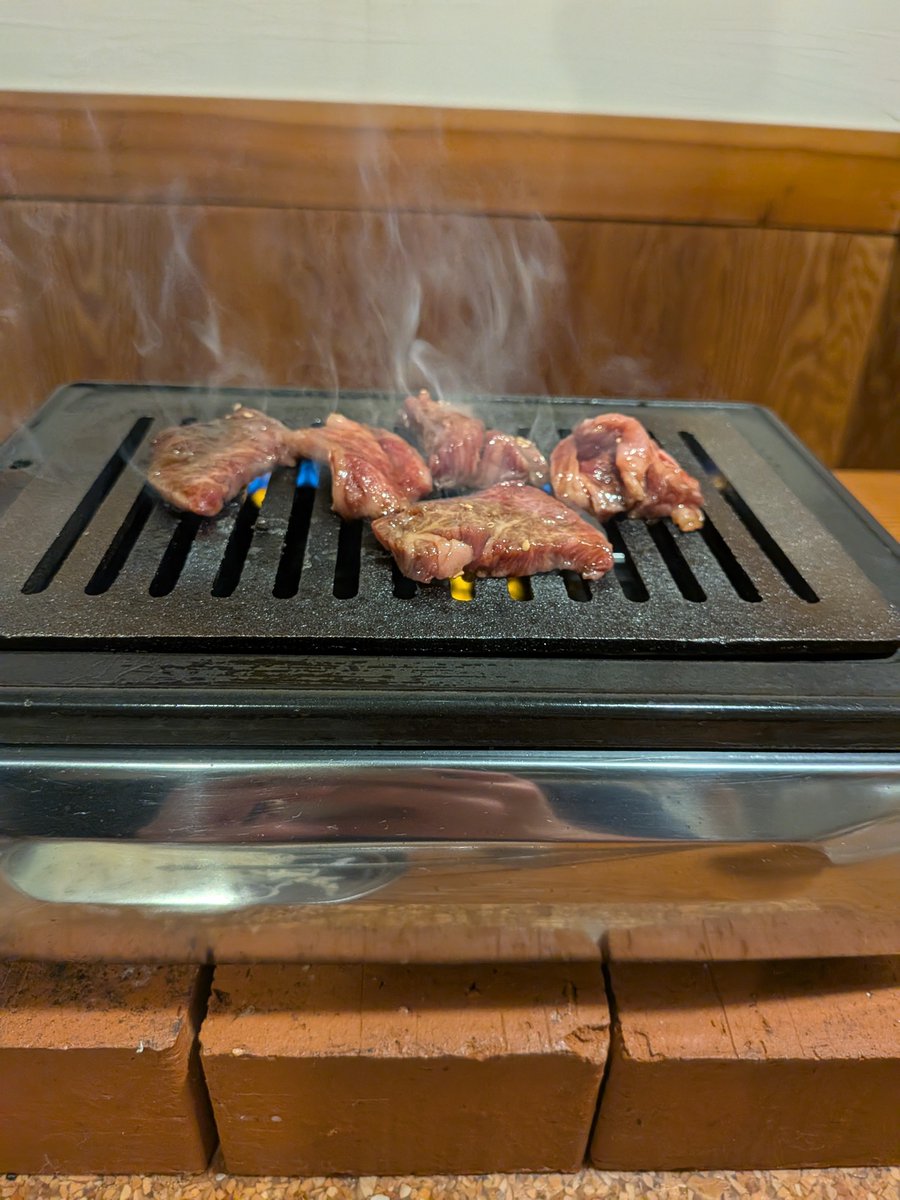 OrcasWg's tweet photo. 10連勤お疲れ様焼肉 https://t.co/vXD2SzSeB9