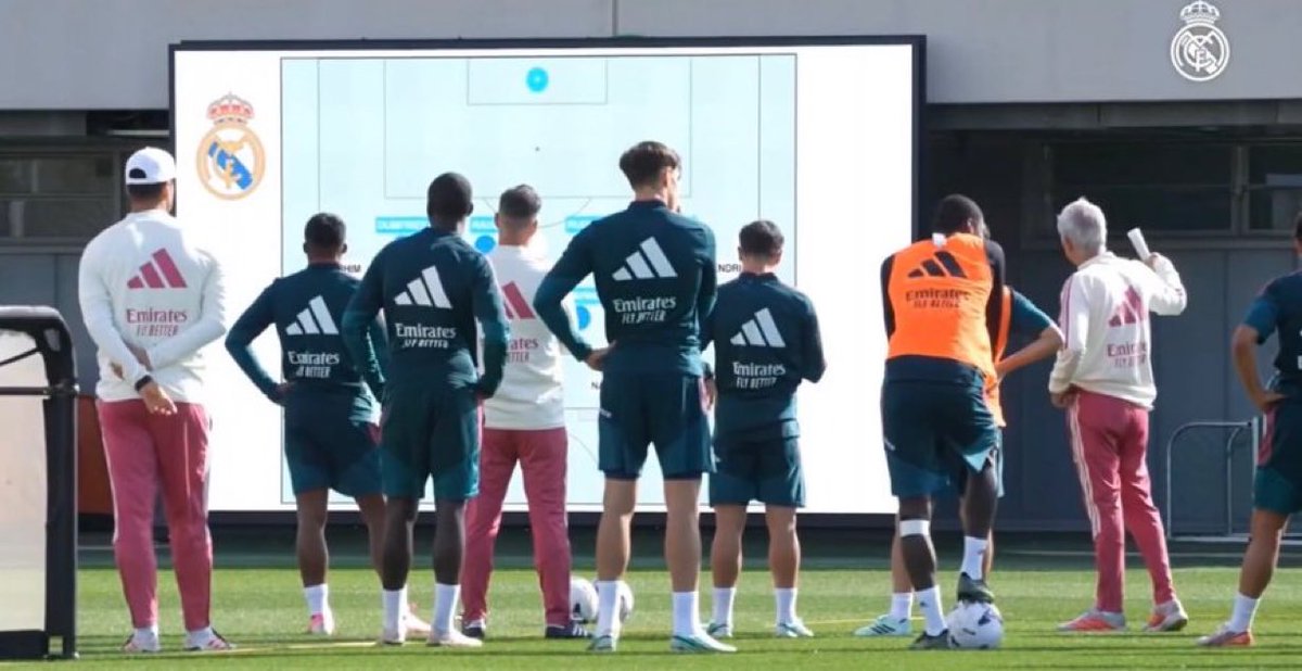 ElMoufioso's tweet photo. Si esto os parece una locura vais a flipar con lo que se viene, esto es solo el principio de Mourinho https://t.co/i0vlGqVEPW