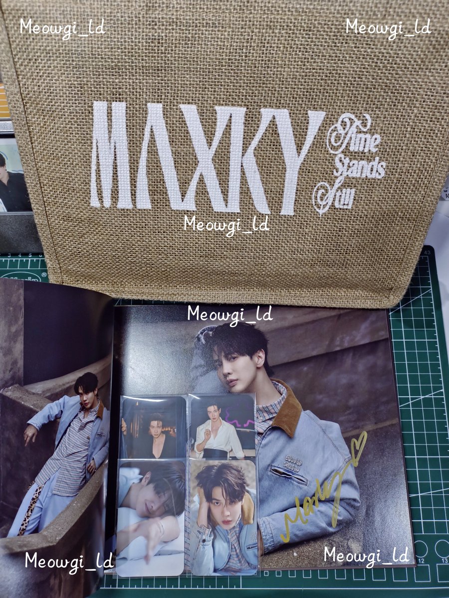 Meowgi_ld's tweet photo. Photobook Maxky 1st Fansign
#meowgiปล่อยของ

✨ มี 2 เล่ม

1️⃣ Photobook+การ์ด+กระเป๋า [มีลายเซ็น] / 2,000 ส่งฟรี

2️⃣ Photobook+กระเป๋า [มีลายเซ็น] / 1,500 ส่งฟรี

Shipping is available within Thailand only. 🙇🏻‍♀️

#MAXKY1stFANSIGN
#ตลาดนัดแม็กกี้บาส #6CODE #maxkybas #แม็กกี้บาส https://t.co/p277e7RlK3