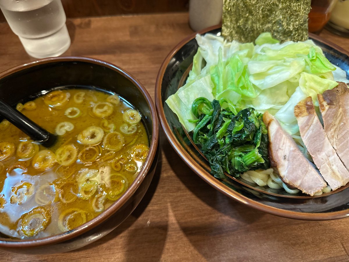 saiga_kasitune's tweet photo. 涼しくなってきてそろそろ終わる気がするのでまるに家のつけ麺食べ納め（仮） https://t.co/iAl2jmkuOt