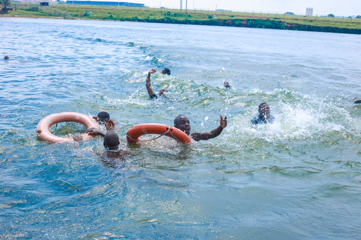 SwimSafeUganda's tweet photo. If someone started drowning in front of you, would you know what to do?

Drowning prevention is also about knowing how to respond and rescue safely.

Through #The3000Campaign, we're building life-saving skills in communities.

Knowledge can save a life. https://t.co/BfE0LCuiW4