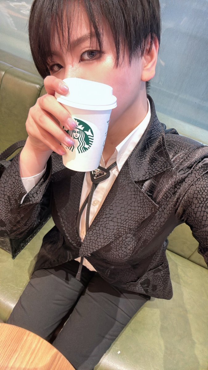 agums1233's tweet photo. たまには正装も。
普段とのギャップすごいでしょ？ https://t.co/N6g4V4ysEE