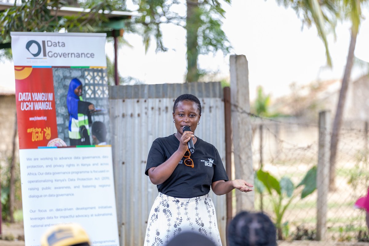 Open_Institute's tweet photo. How often do parents and young people fall for fake promotions, suspicious calls pretending to be from schools, or urgent messages asking for money?
This was one of the key issues that came up during our community engagement session in Kisauni, Mombasa.
Through an interactive play by @maono_space  Creatives, community members identified how easily we can share our personal information without realising it and what can happen when that information gets into the wrong hands.
#FichaUchi #DataProtection #DataRights
