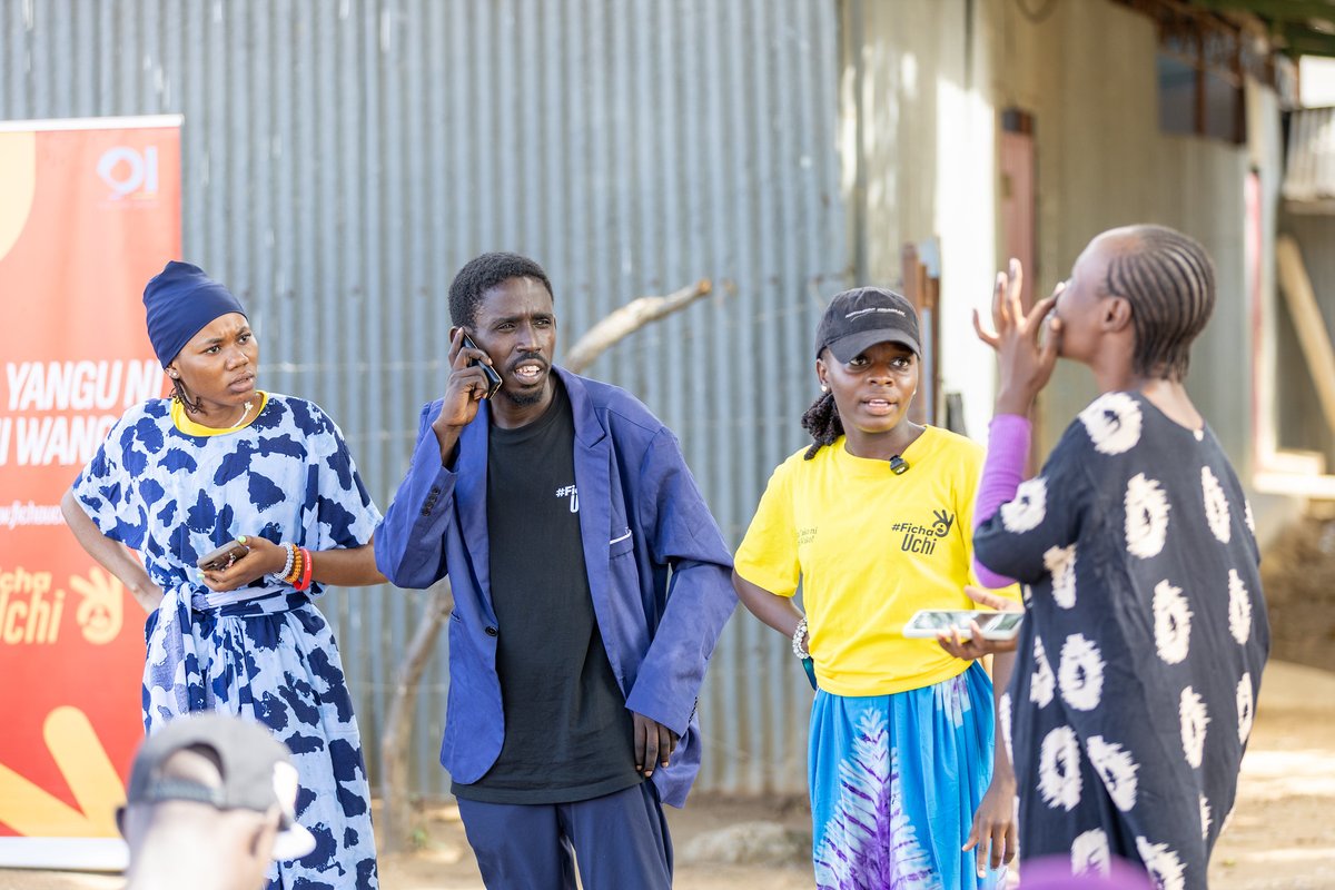 Open_Institute's tweet photo. How often do parents and young people fall for fake promotions, suspicious calls pretending to be from schools, or urgent messages asking for money?
This was one of the key issues that came up during our community engagement session in Kisauni, Mombasa.
Through an interactive play by @maono_space  Creatives, community members identified how easily we can share our personal information without realising it and what can happen when that information gets into the wrong hands.
#FichaUchi #DataProtection #DataRights