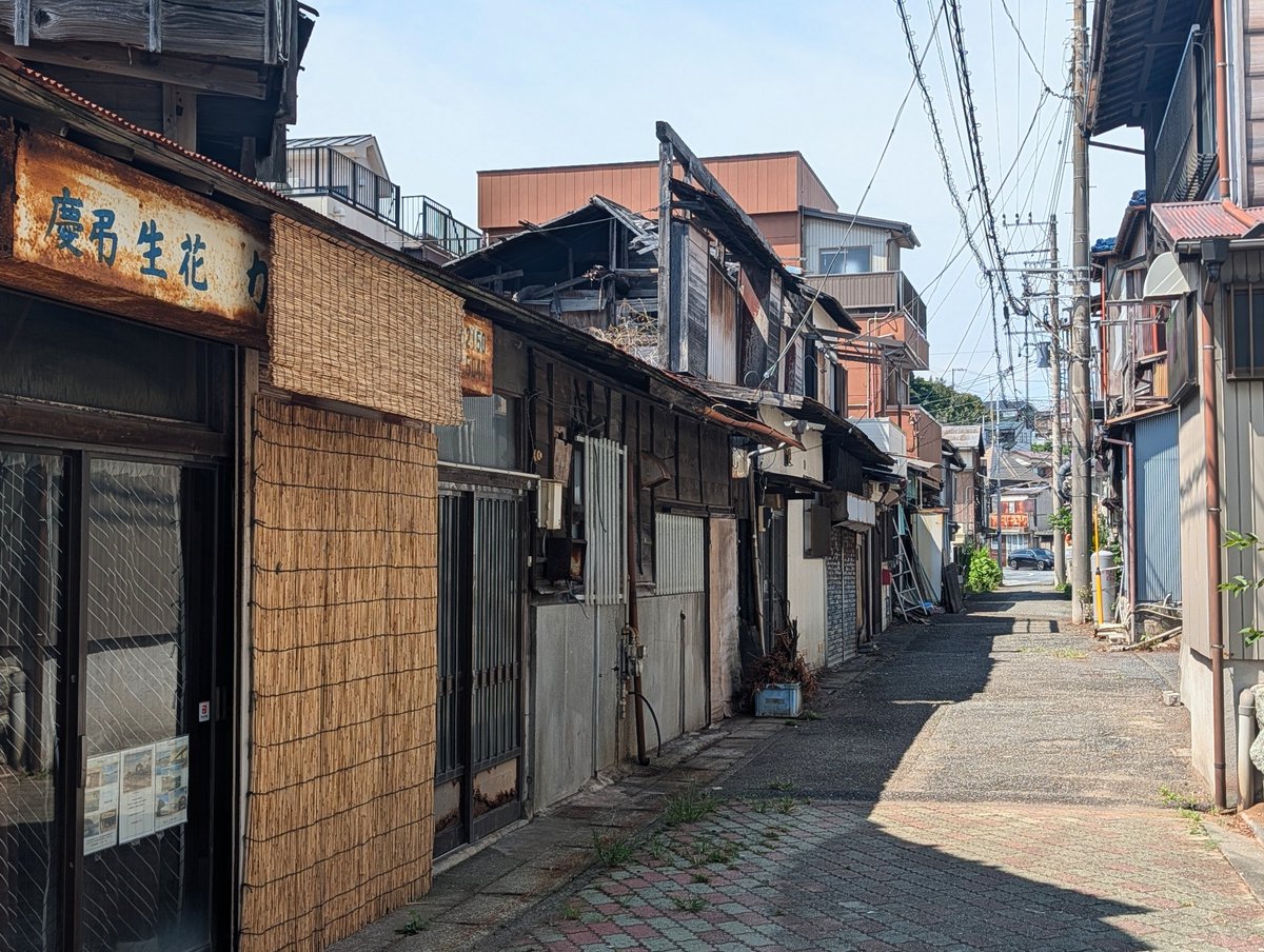 amanatsumachi's tweet photo. 三浦半島の好きな質感 https://t.co/itCBitcfUY
