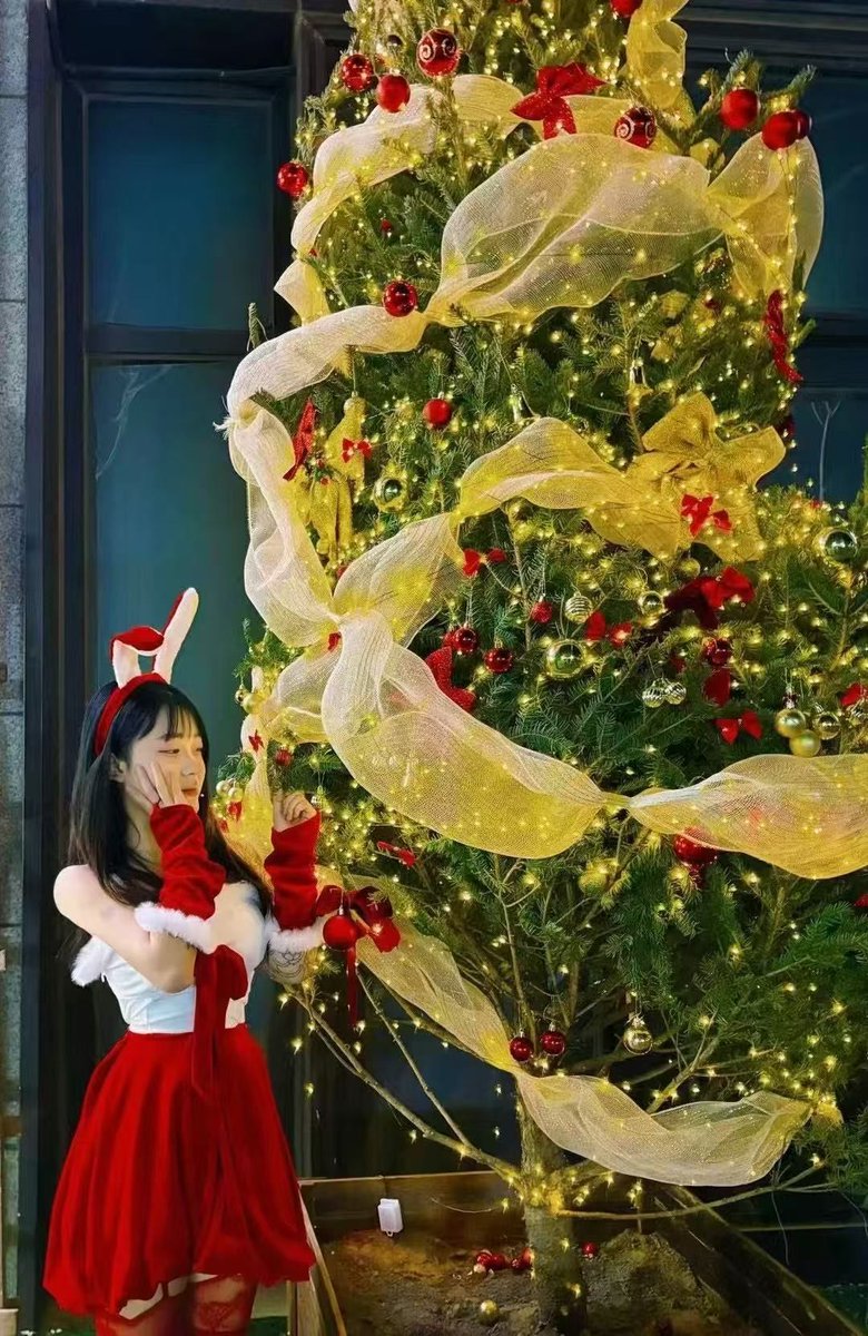 stark500218's tweet photo. Sending warm holiday hugs u0026 bright wishes to everyone celebrating today! May your day be filled with sweet moments and joyful vibes https://t.co/NAIO8nDBrr