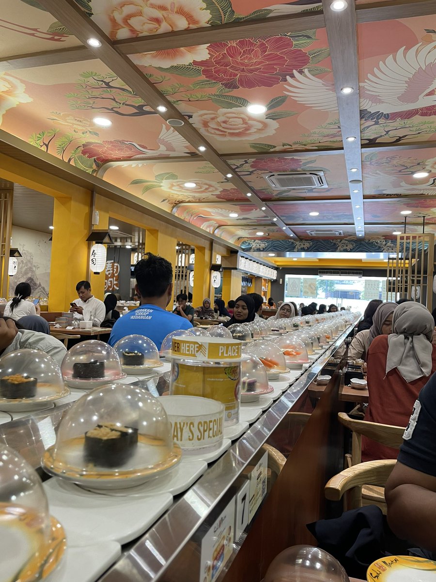 ChumNozy's tweet photo. Sushi time 🍣 https://t.co/nB18TXRARA