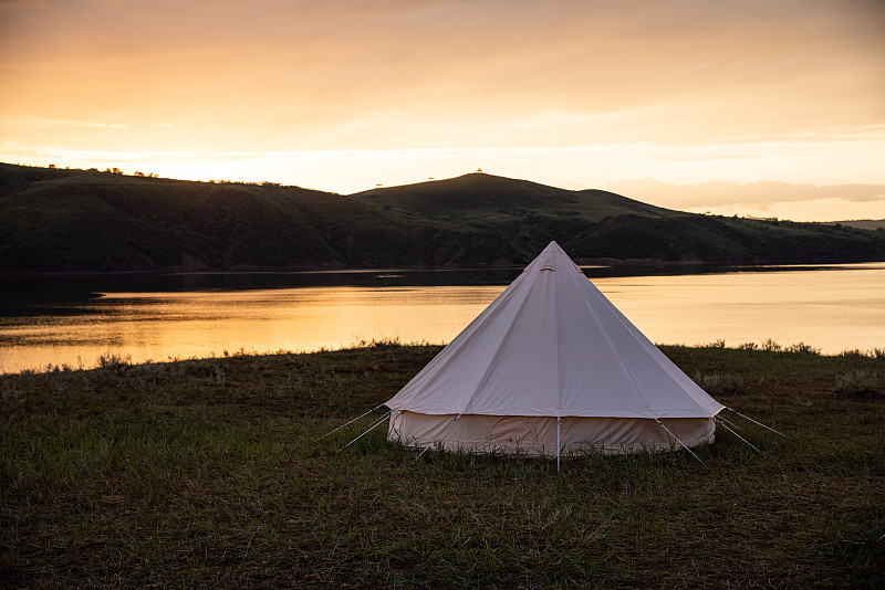 IkeWitterszz2z's tweet photo. Just watched the sunrise paint the mountain peaks pink over our tiny tent by the lake—best slow start to the weekend  #CampingVibes https://t.co/Axz0q8RTam