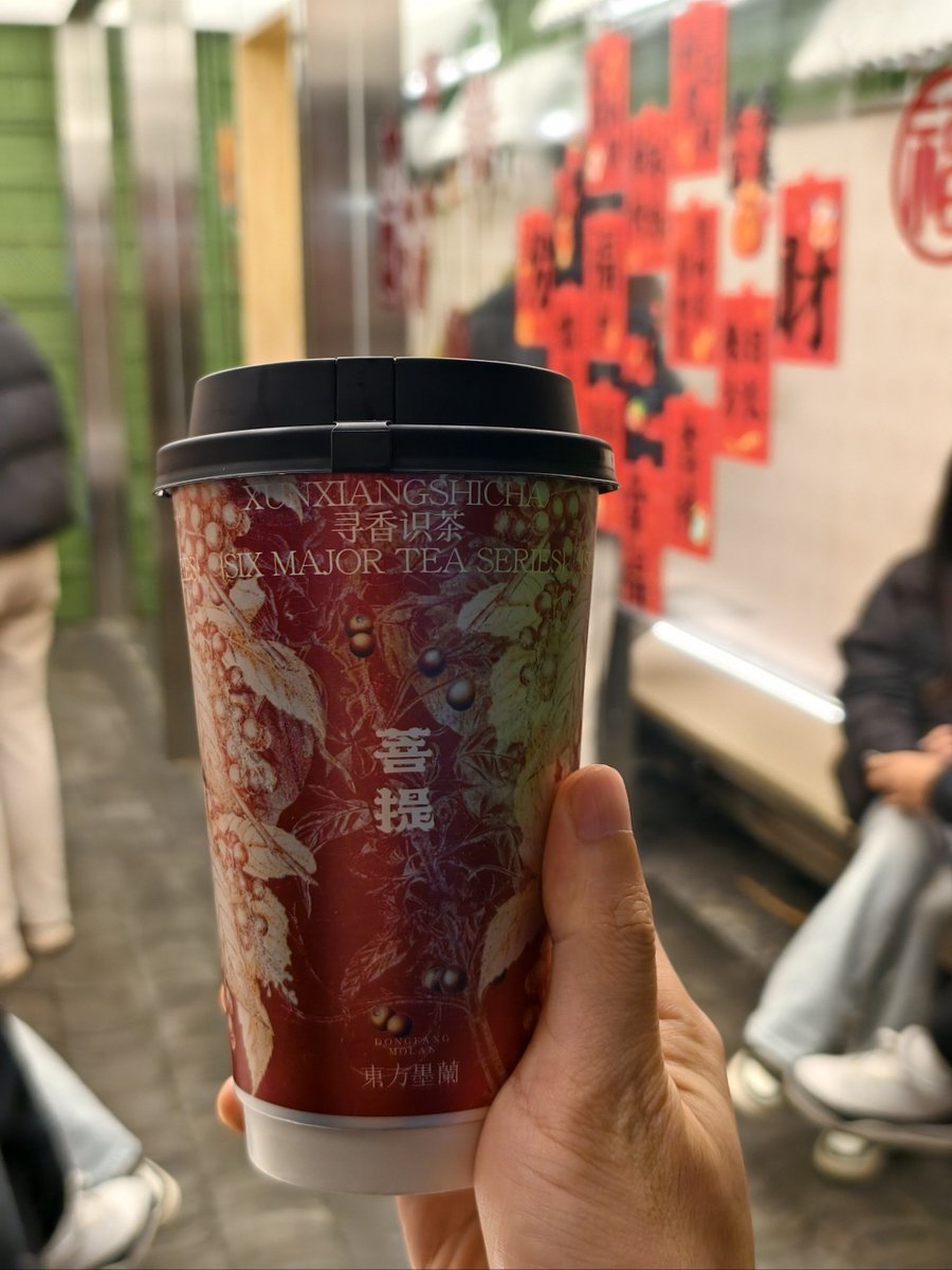 cozyc482105's tweet photo. Just stole my boyfriend’s half of milk tea u0026 he’s whining but still got me a tissue when I spilled a drop  Love this chaotic soft spot https://t.co/jEQKwNyZLH