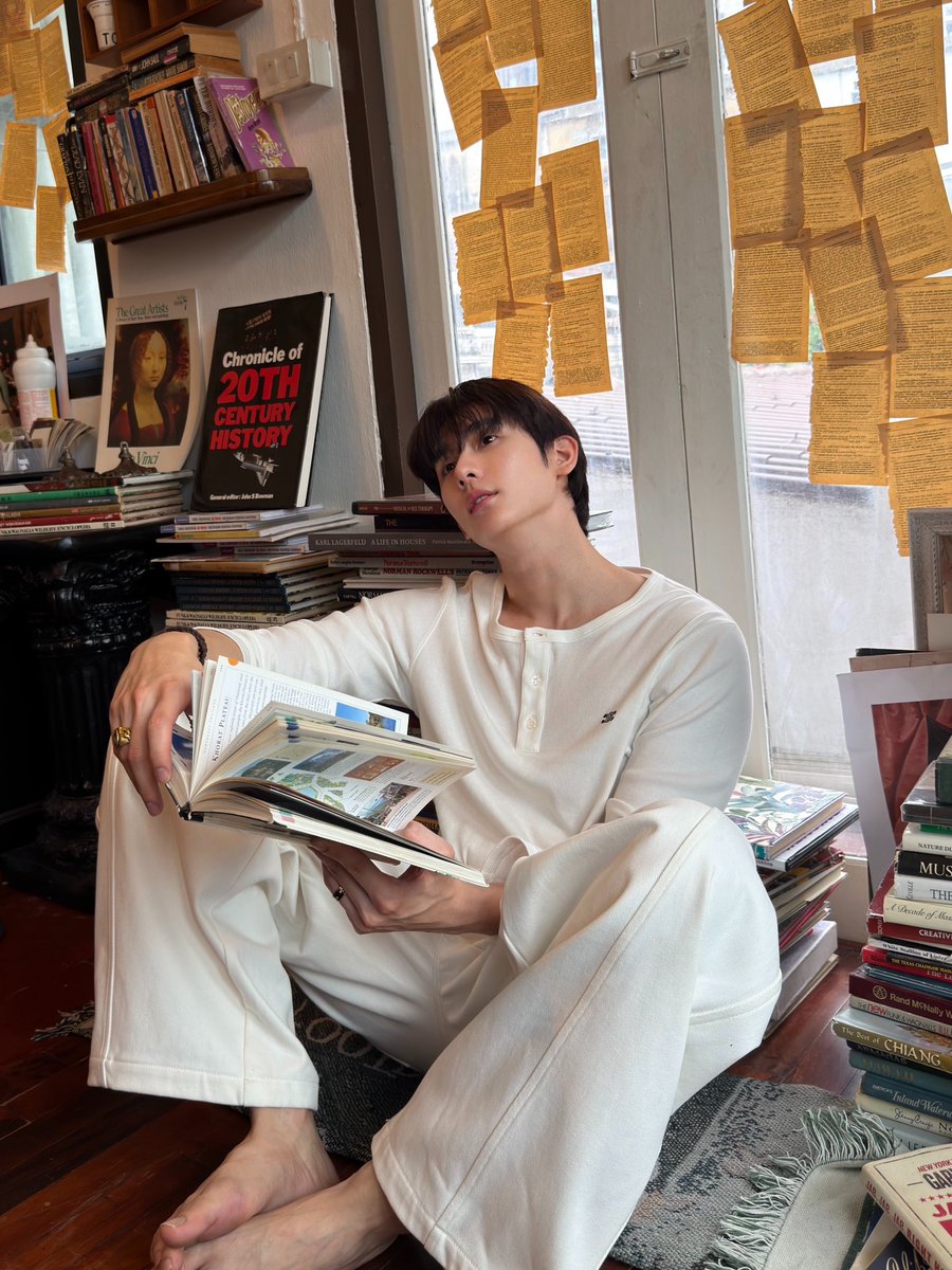 ibibiiyou's tweet photo. #kasibook #celine 🌟🌧️
-
all white (🤍)                                            all black (🖤) https://t.co/eEH9KNhmVw