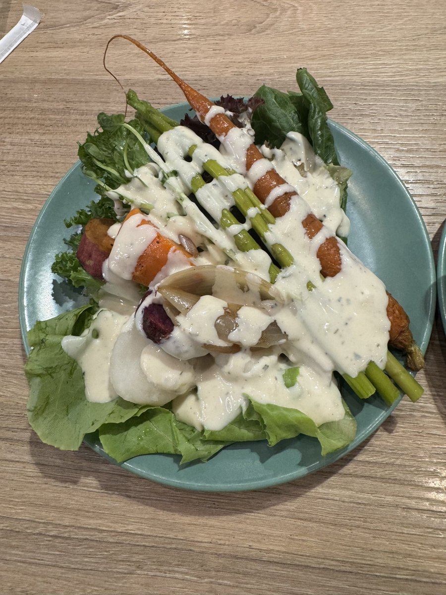 middle_half's tweet photo. Salad bar https://t.co/gnb0TzCYHp