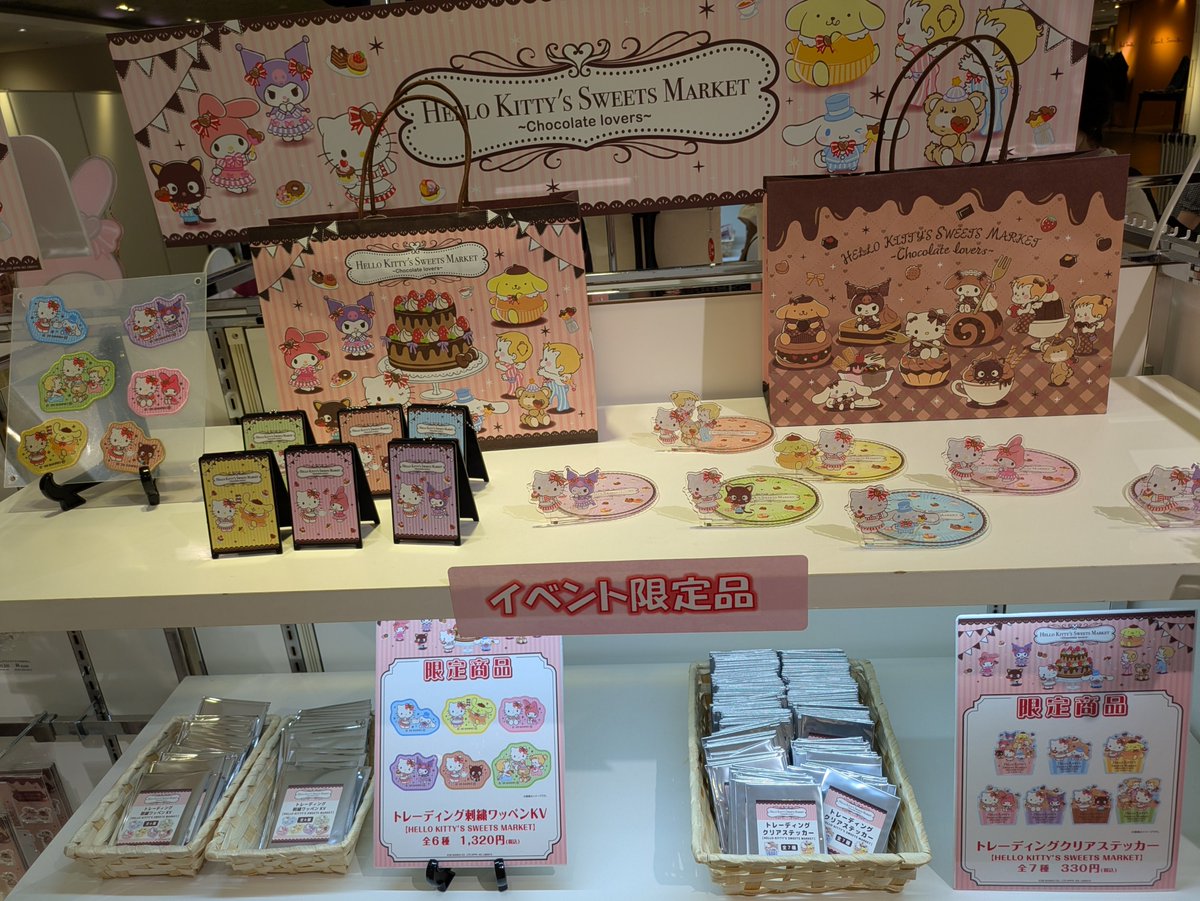 fukuchan916's tweet photo. HELLO KITTY’S SWEETS MARKET 来た〜
可愛い💕
プリンもキティもたくさんあるよ〜 https://t.co/NhdKLyVDEf