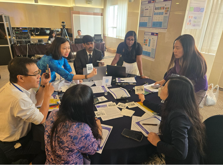 uclg_org's tweet photo. 🟣 #WYDEWomensLeadership
During the UCLG-led session of the #TransformCare regional workshop convened by @UNWomenAsia in Seoul, participants explored how physical, social and institutional infrastructure come together to create local care systems.
Using @UCLGGold case studies, they identified key enablers for integrating care as a governance lens.
#TransformCare #Listen2Cities