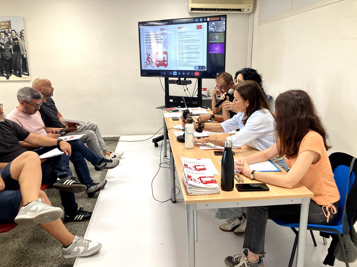 FICCOOCat's tweet photo. @ccoocatalunya @APuivecino @cristinaRVila @RuedaJruedaM @eljordilopez @annanunezv @CasasPaco @Victorieta1 @MCanteroSanchez @Alex_M_Conesa En el decurs de la sessió s'ha presentat la guia que ha elaborat @ccoocatalunya per a l'eleboració i la negociació dels plans de mobilitat sostenible a les empreses.

Tambe s'han posat com a exemplens els plans de mobilitat de les empreses Almirall, Denso Barcelona i Boehringer. https://t.co/hBNT8wUzuV