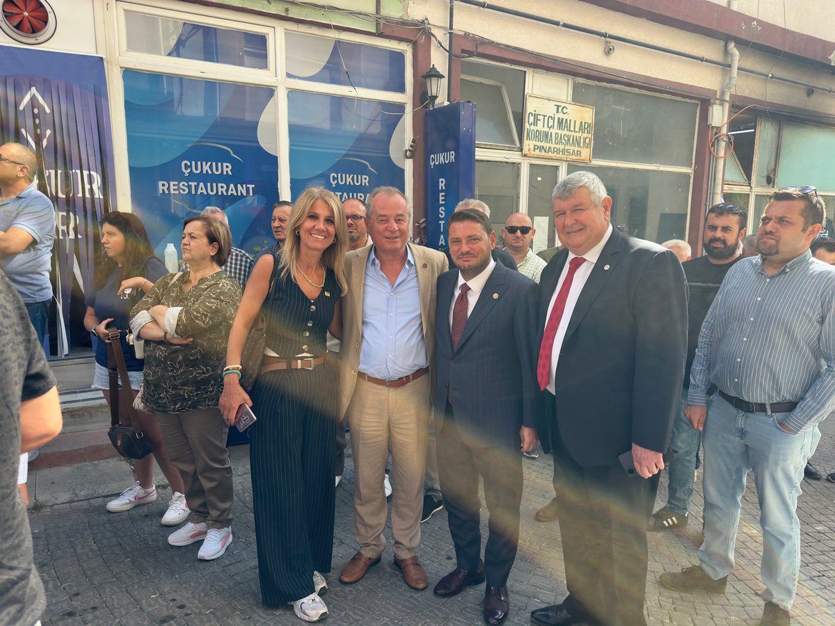 mulayimdemirtas's tweet photo. Bugün Kırklareli programımız kapsamında Pınarhisar’daydık. YENİ Parti İzmir Milletvekilimiz Gökçe Gökçen, İstanbul Milletvekilimiz Turan Taşkın Özer ve YENİ Parti Kırklareli İl Başkanımız Bora Terzi ile birlikte YENİ Parti Pınarhisar İlçe Başkanlığımızı ziyaret ederek, İlçe Başkanımız Av. İsmail Hakkı Kurt ve örgütümüzle bir araya geldik. Gerçekleştirilen plaket takdiminde Kaynarca Belediye Başkanı Neşe Çevikbaş de bizlerleydi. Nazik ev sahiplikleri ve takdim ettikleri plaket için İlçe Başkanımıza ve Pınarhisar örgütümüze teşekkür ediyoruz.

Programımızın devamında Atatürkçü Düşünce Derneği Pınarhisar Temsilciliği’nin açılışına katılım sağladık. Açılışta YENİ Parti Lüleburgaz İlçe Başkanımız Ali Can’da bizlere eşlik etti.

Pınarhisar’da örgütümüz, yerel yöneticiler ve sivil toplum temsilcileriyle bir araya geldiğimiz programda bizleri ağırlayan ve emeği geçen herkese teşekkür ediyoruz.