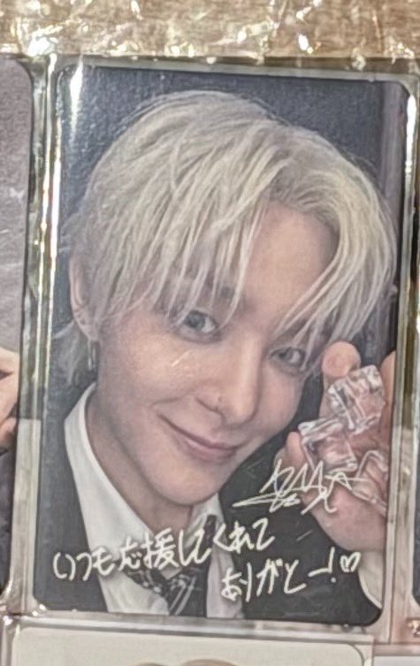 eyn_tyr's tweet photo. TREASURE NEW WAVE 交換 買取 トレカ

【譲】ジフン、アサヒ(ICE ver.)
　　ドヨン、ジョンファン(RED ver.)
【求】ジェヒョク同種>>>異種>>>買取

だいぶ時間が経っているため難しいとは思いますが心当たりある方いたらリプorDMお待ちしております。
どうしても手に入れたいため買取検討いたします。 https://t.co/9cbSKAaa4U