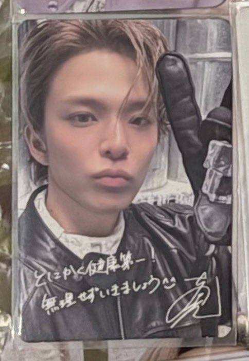 eyn_tyr's tweet photo. TREASURE NEW WAVE 交換 買取 トレカ

【譲】ジフン、アサヒ(ICE ver.)
　　ドヨン、ジョンファン(RED ver.)
【求】ジェヒョク同種>>>異種>>>買取

だいぶ時間が経っているため難しいとは思いますが心当たりある方いたらリプorDMお待ちしております。
どうしても手に入れたいため買取検討いたします。 https://t.co/9cbSKAaa4U