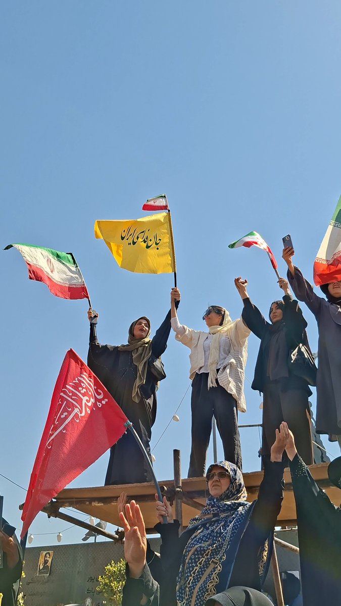 yahosein123's tweet photo. فرقی نمی‌کنه با چه پوششی مهم اینه همه مون جانفدای ایرانیم!

#رزمایش_313هزار_جانفدای_ایران https://t.co/YEnEkH01Xs
