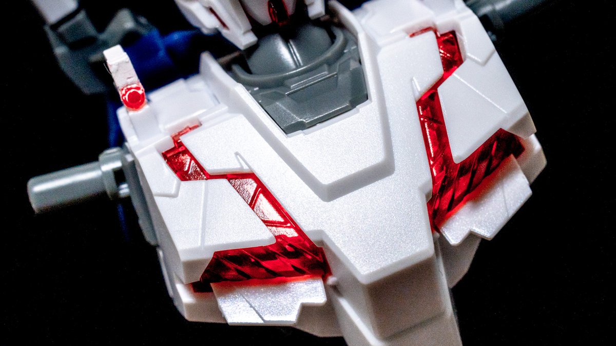 NippperCom's tweet photo. 「質感の変化」を与えられるGXクリアシルバー。ガンプラをパチパチ組んでこれを吹くだけでもかなり宝物感が演出できます。
https://t.co/Cx19BYAvNC
プラモデルの下地を活かしてキラキラフィニッシュが手に入る「GXクリアシルバー」の話！
#GSIクレオス #塗料 https://t.co/m3KlZY72y6